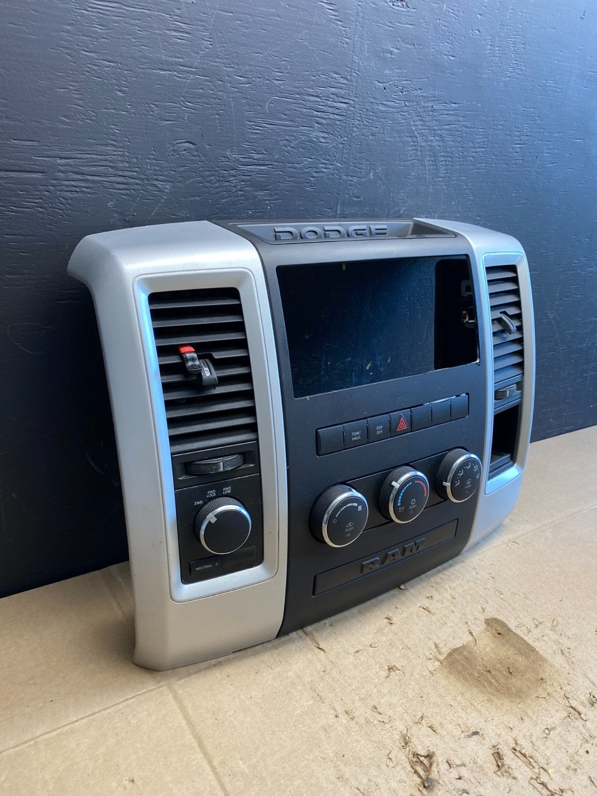 2009 to 2012 Dodge Ram 1500 Center Dash Radio Screen Climate Panel ac4798 DG2