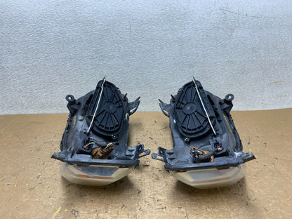 2005 to 2007 Ford Escape Headlights Left+Right Side Set Halogen V8443 DG12