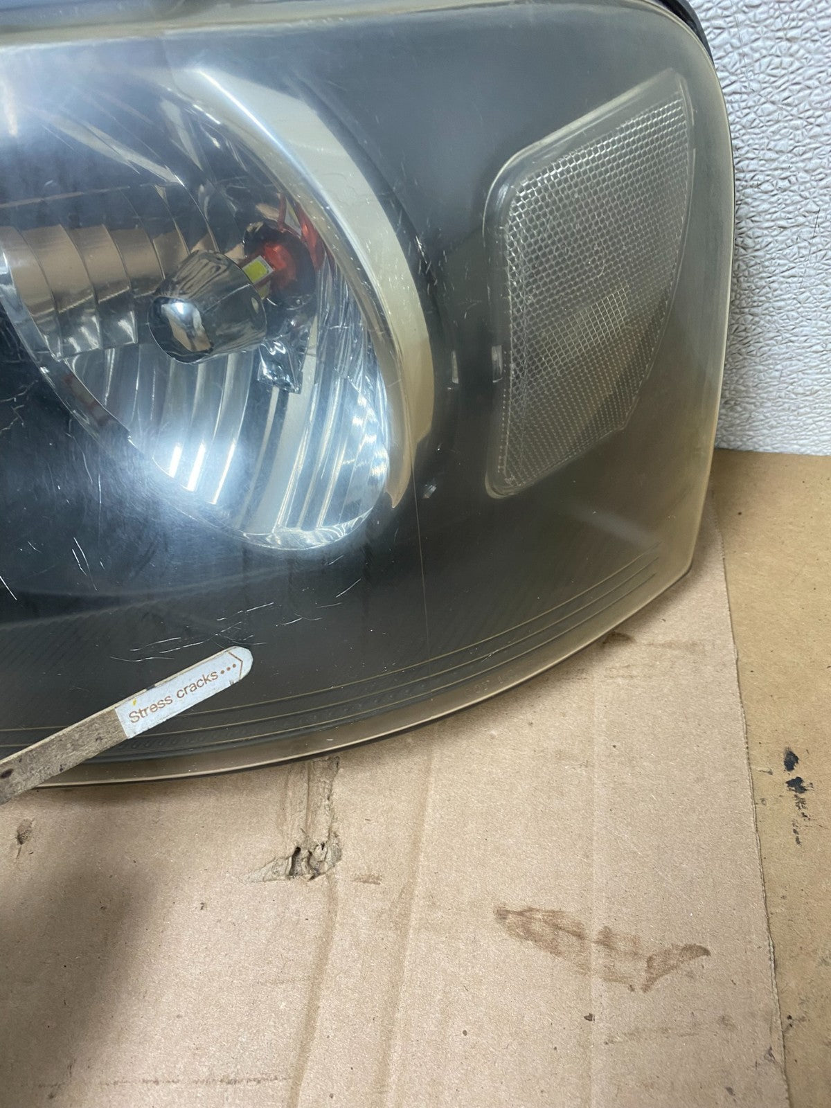 2004 to 2008 Ford F-150 F150 Left+Right Halogen Headlights U8457 DW7