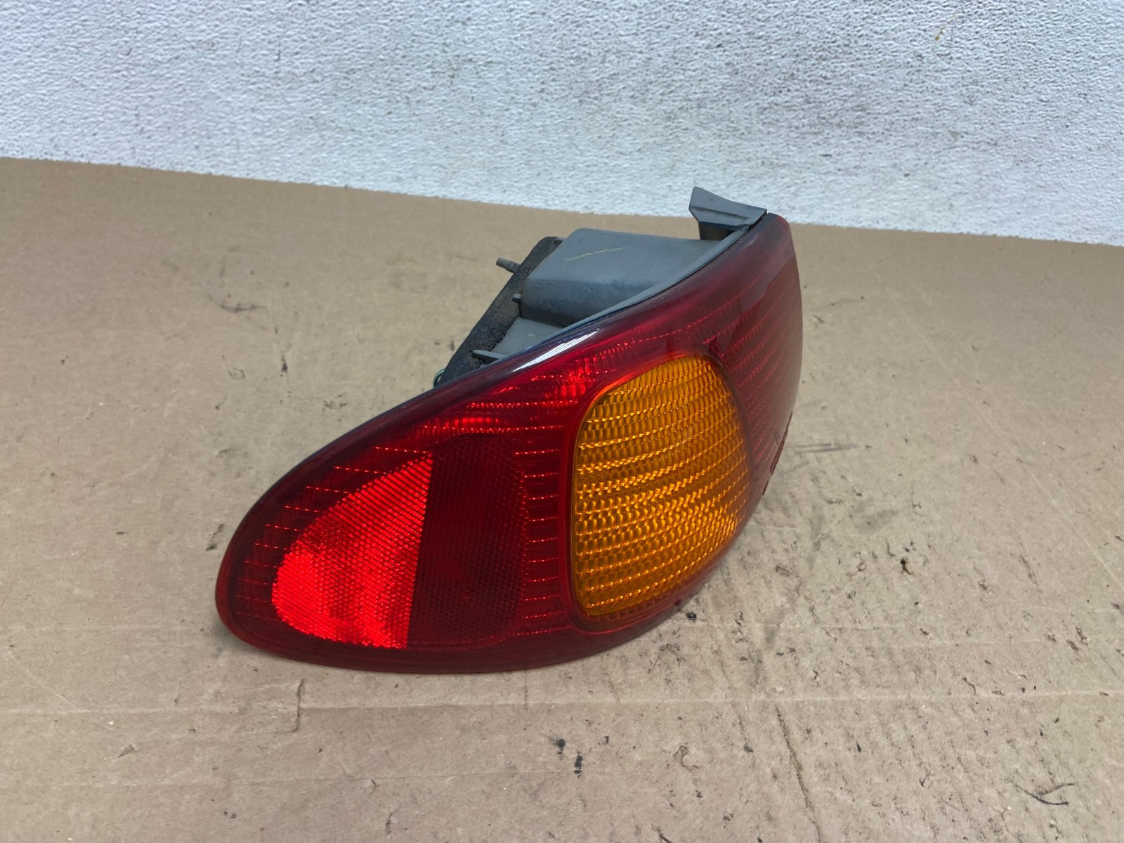 1998 1999 2000 Toyota Corolla Left Driver Lh Side Tail light AE6429 LK2