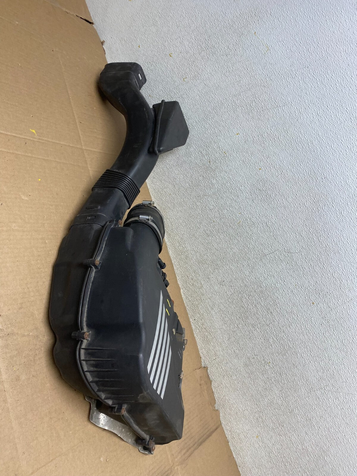 2011-2016 BMW F10 550 Left Driver Side Engine Air Cleaner Filter Bow G67543