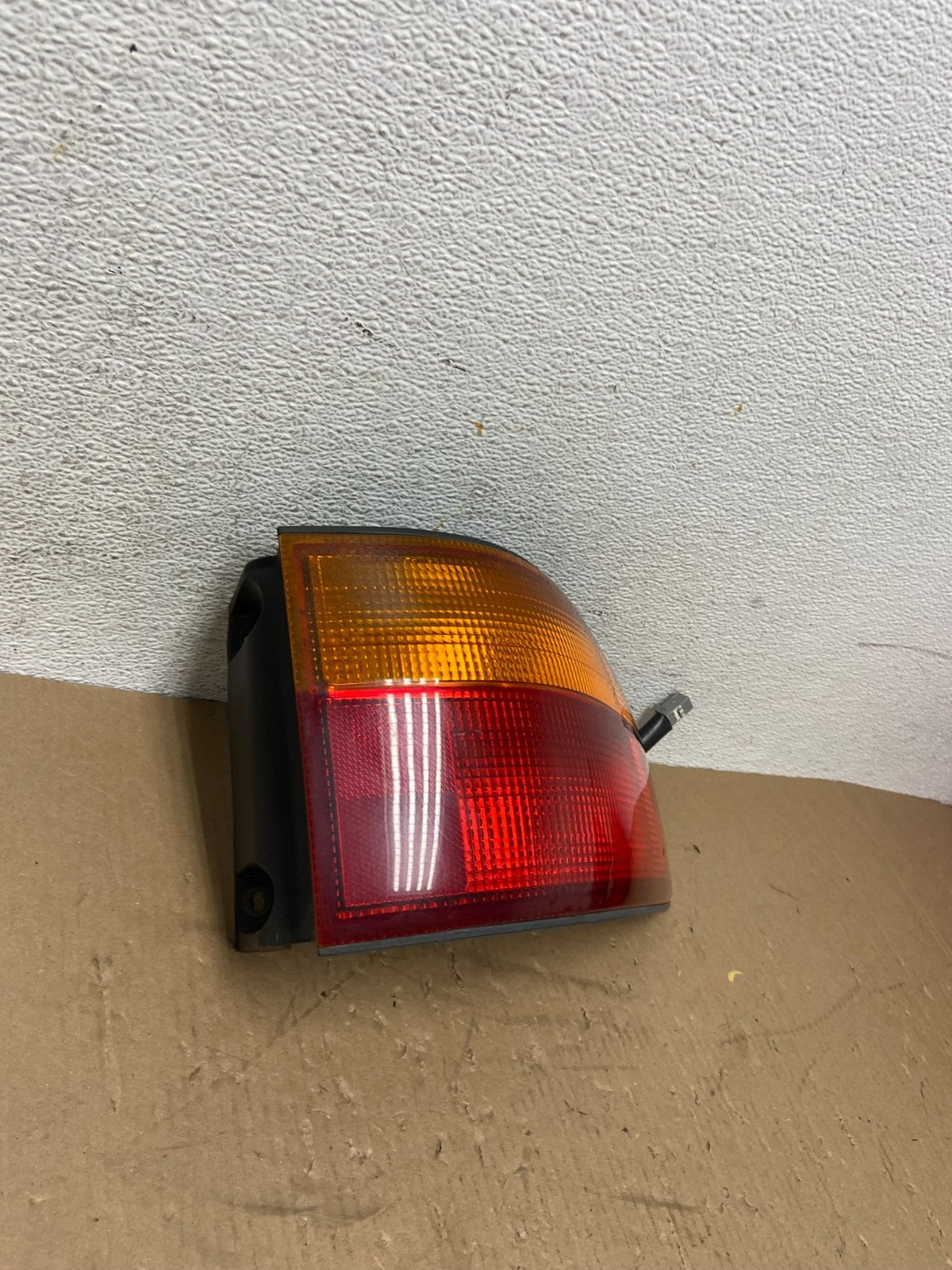 1998 1999 2000 Toyota Sienna Right Passenger Tail light ad7777 DG2