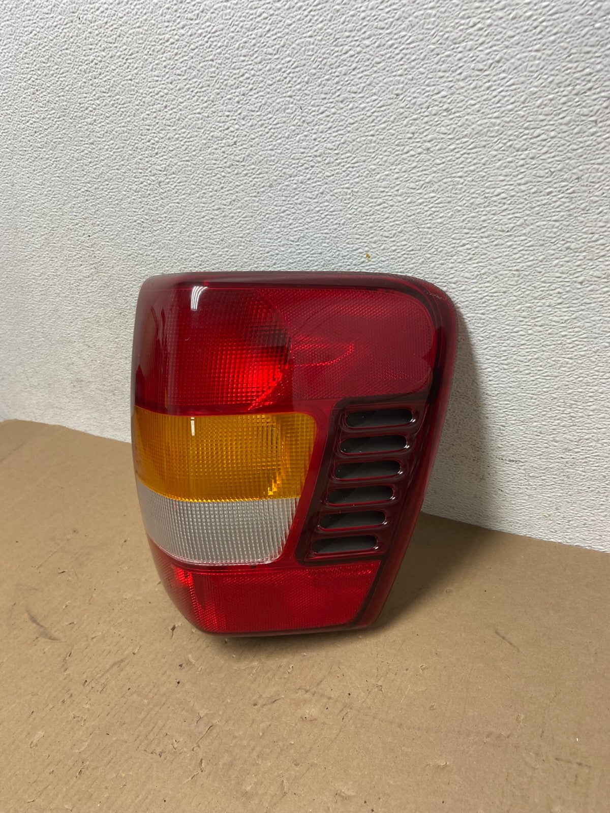 1999-2004 Jeep Grand Cherokee WJ Right Passenger Rh Tail Light AD6534 LK1