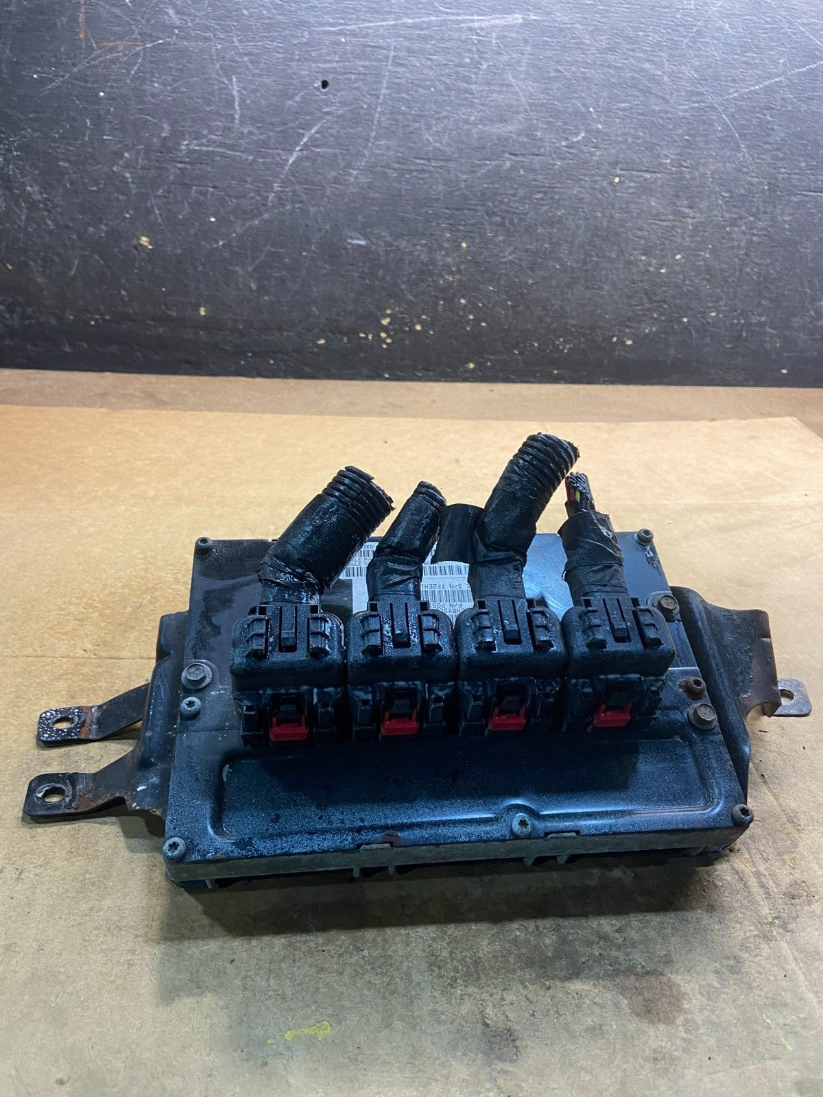 2008 2009 Caravan Town & Country 3.3L Engine Control ECM p68044554ab Y4484 DG0