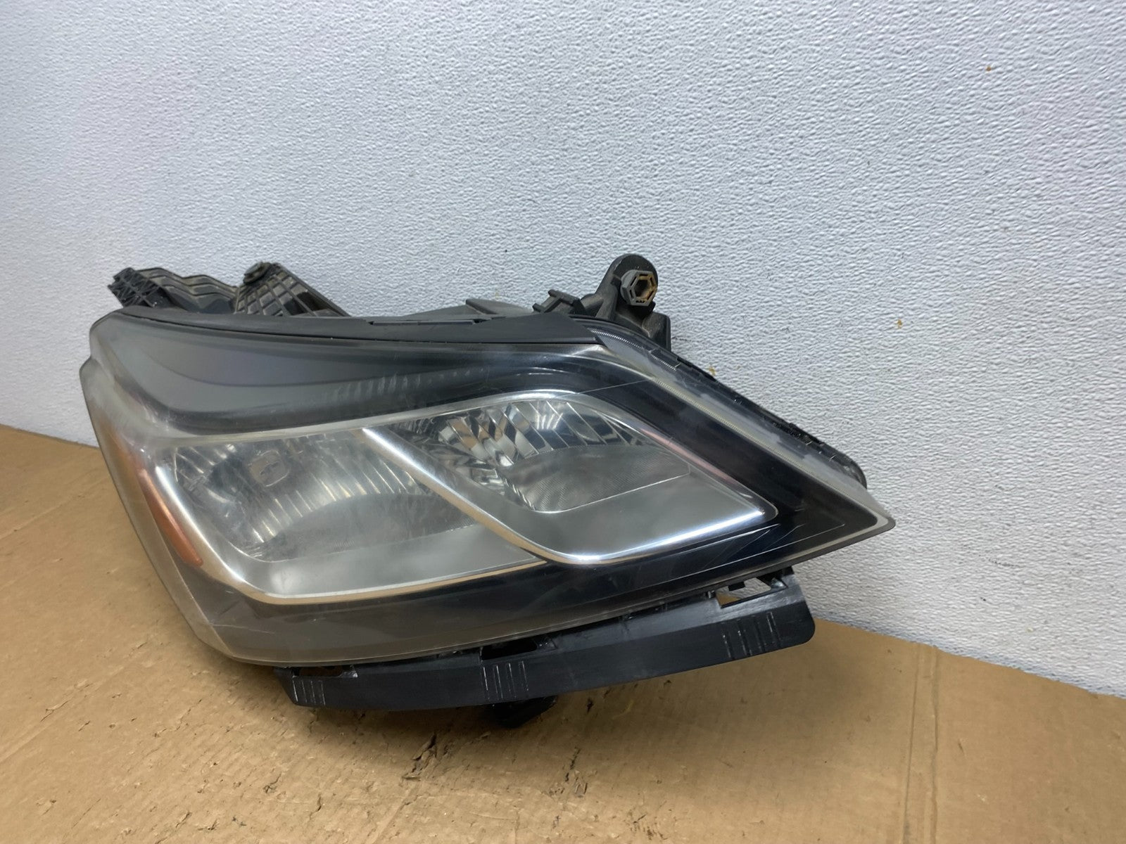 2013-2017 Chevrolet Traverse Right Passenger Side Halogen Headlight AD2457 DW1