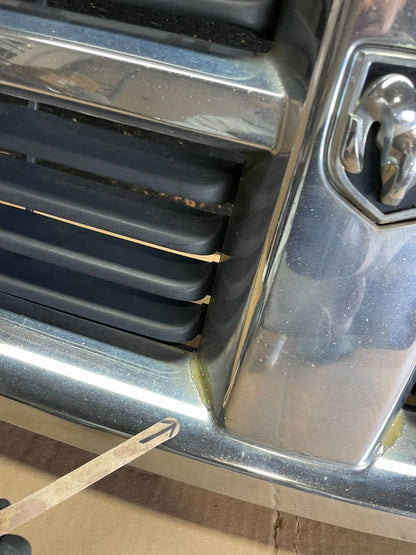 2004 to 2006 Dodge Durango Front Upper Chrome Grill Grille Oem AA8809 DG7