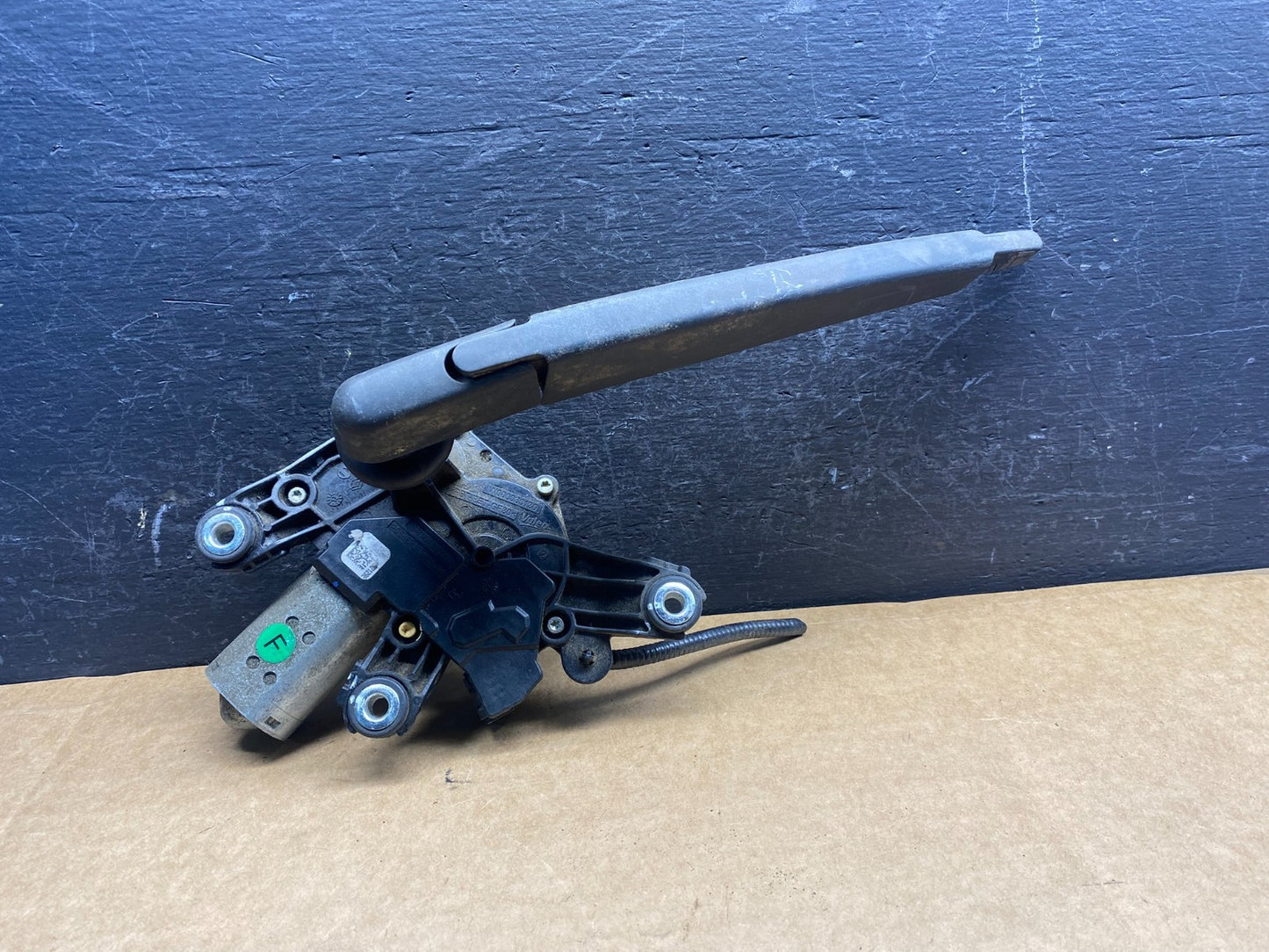 2013-2016 Nissan Pathfinder Back Door Rear Wiper Motor Wiper Blade ad7505 DG0
