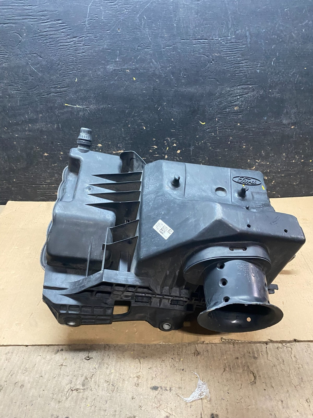 2007 to 2014 Ford Expedition Air Intake Cleaner Box Coolant Bottle x3105 DG4