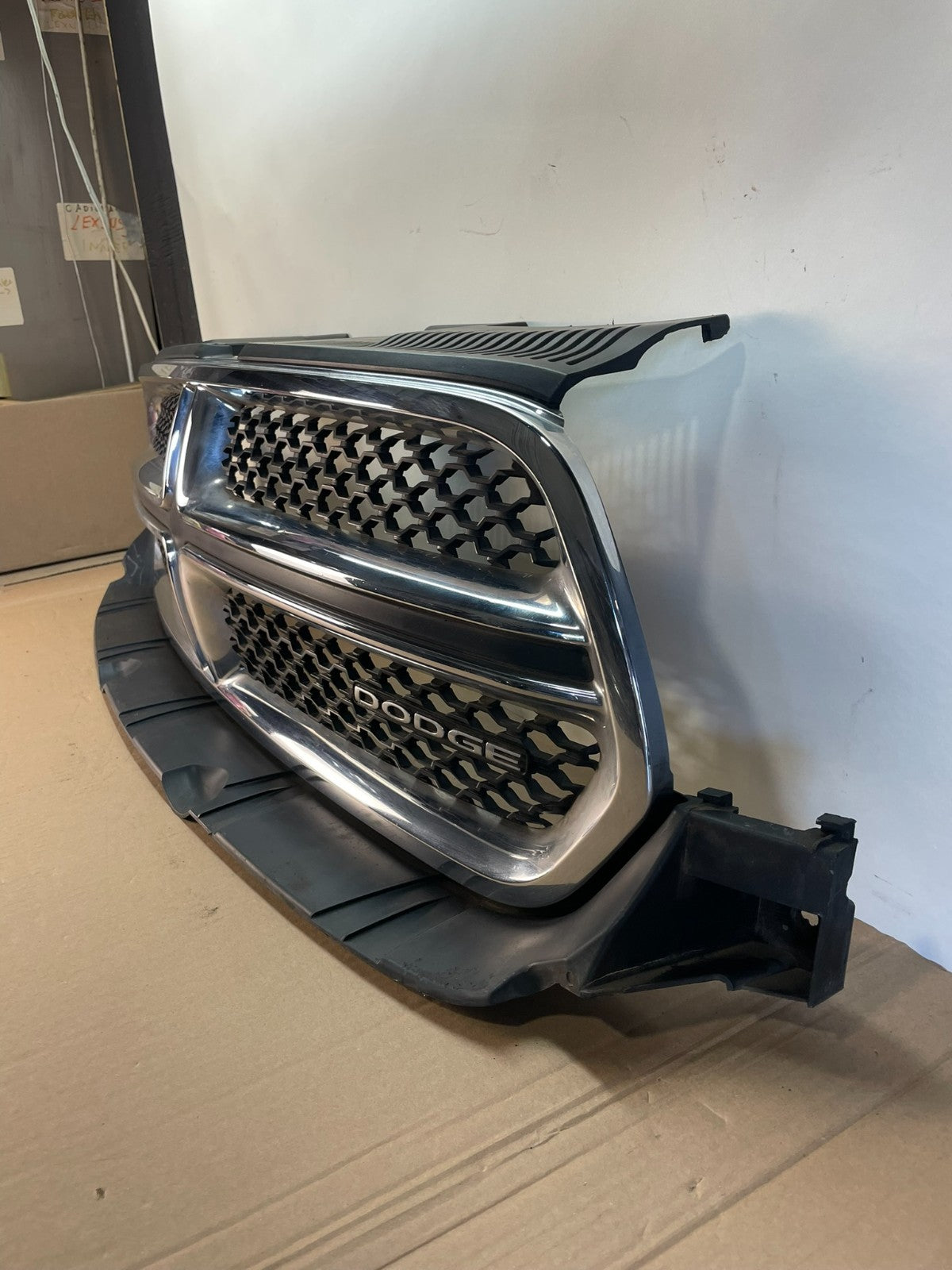 2011 to 2013 Dodge Durango Front Upper W/Emblem Grill Grille AI0643 DG1