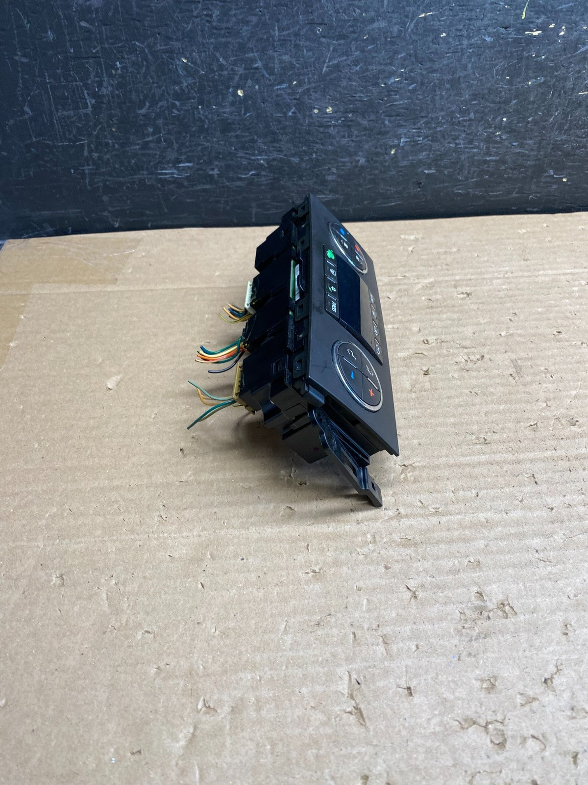2007-2011 GMC Yukon Tahoe Automatic Climate Temperature Temp Control AG6236 DG2