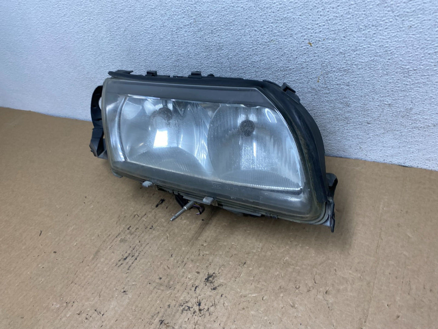 2004 2005 2006 Volvo S80 Right Passenger RH Side Halogen Headlight AG2293 DW1