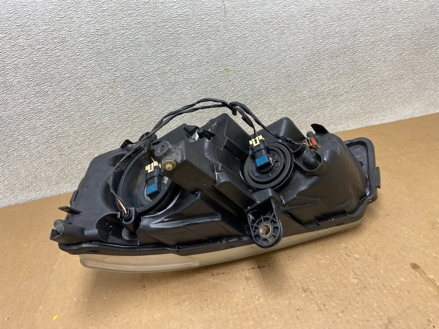 2011 to 2016 Chrysler Town and Country Right Passenger Headlight Z6917 DW5