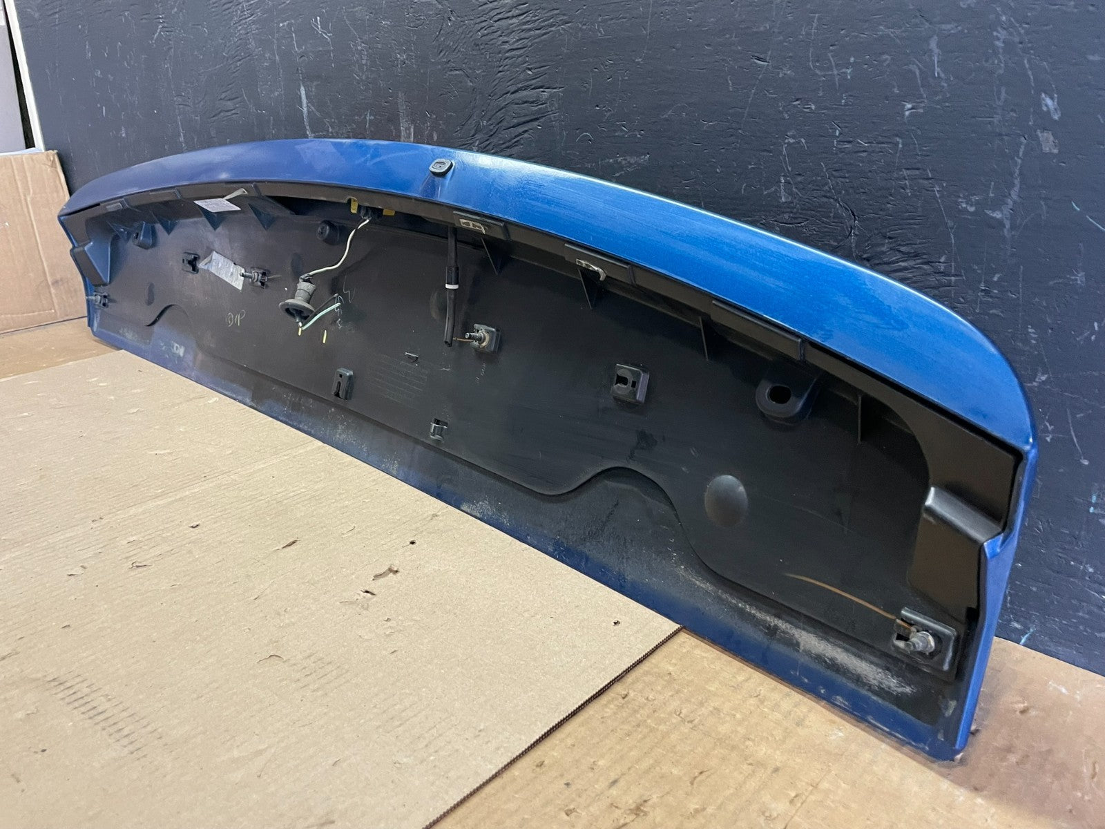 2011 to 2016 Chrysler Town & Country Rear Back Wing Spoiler ab7865 DG11