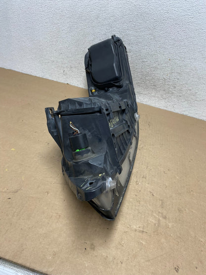 2005 to 2011 Lincoln Town Car Right Passenger Rh Side Headlight AG4660 DW10