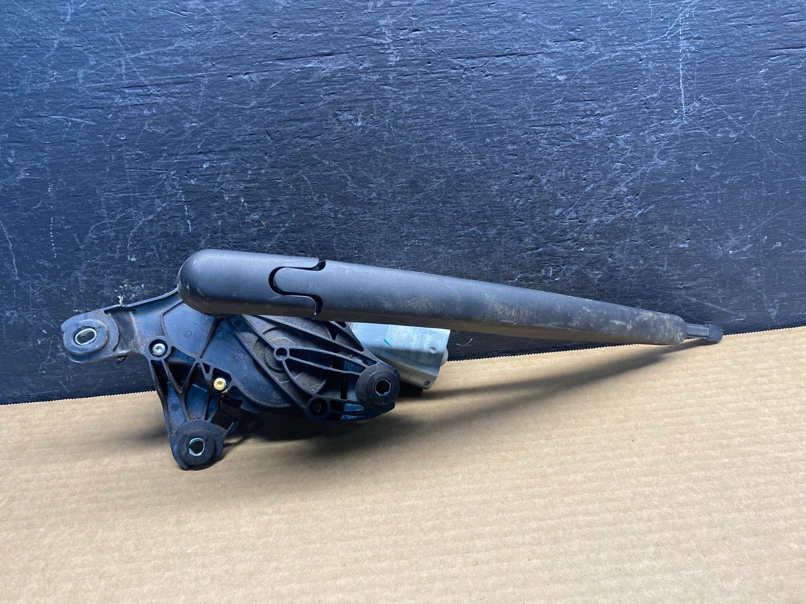 2013 to 2019 Ford Escape Rear Windshield Wiper Motor AF6714 DG0