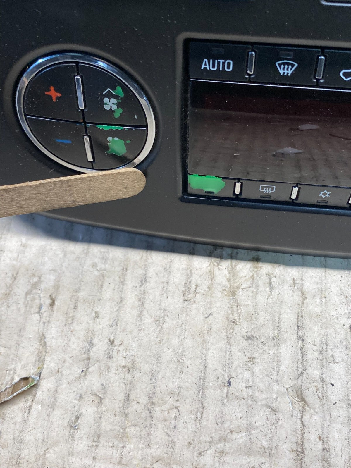 2007 to 2010 Saturn Outlook A/C HVAC Climate Control Radio Bezel Trim O3529 DG1
