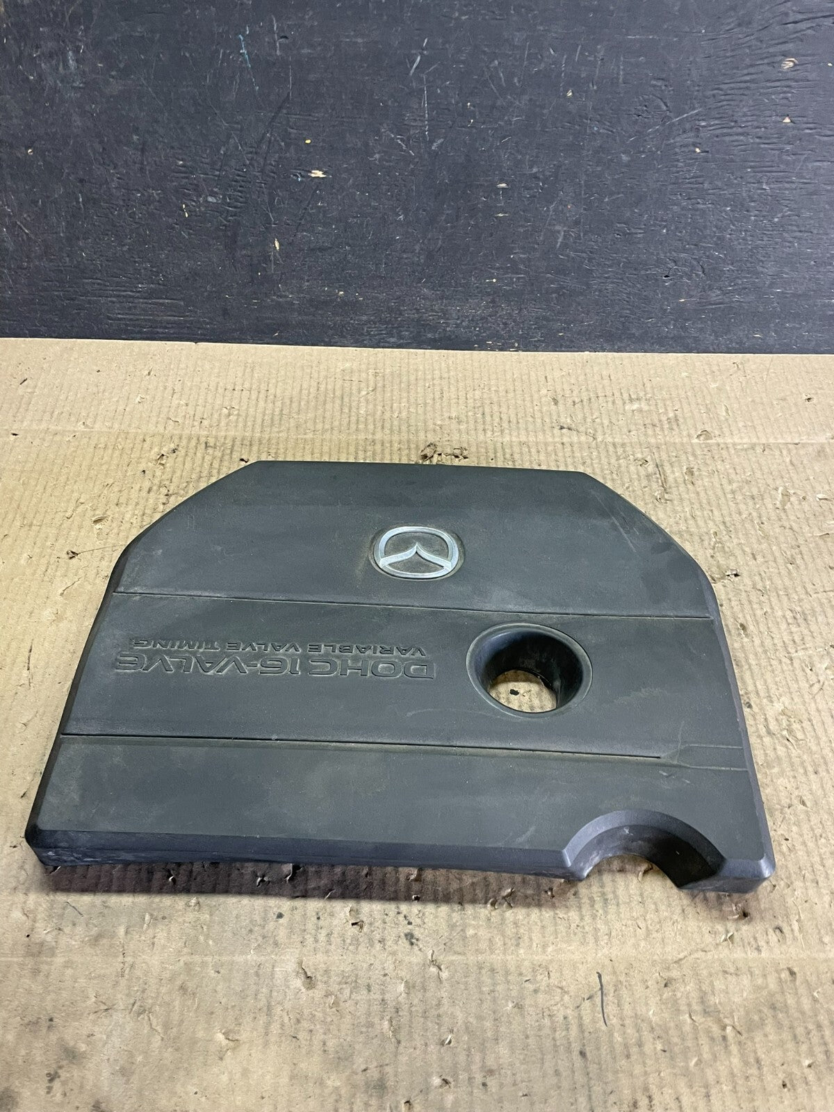 2004 to 2009 Mazda 3 DOHC 16 VALVE Engine Shield Top Cover i7814 DG Oem1