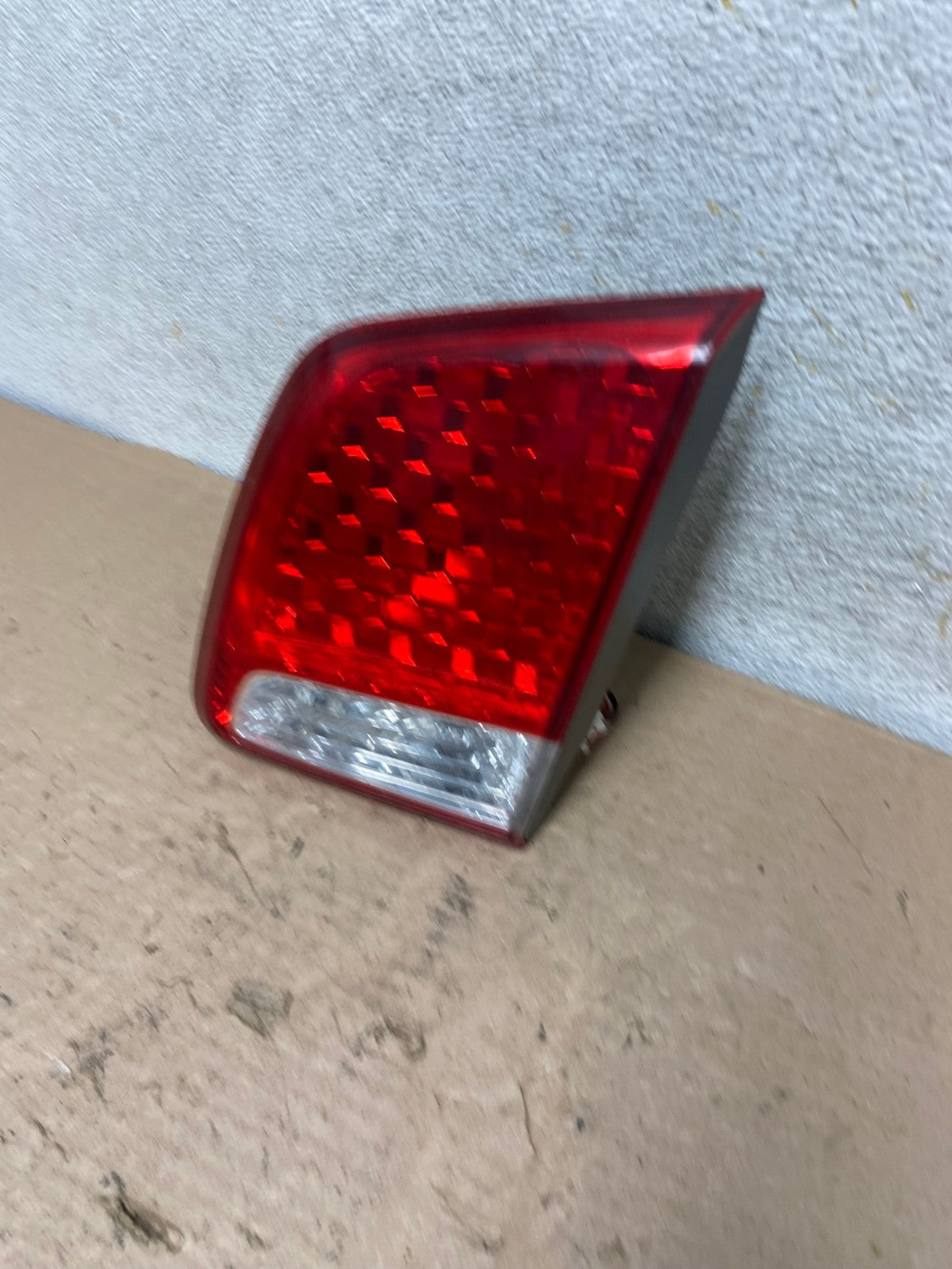 2011 2012 2013 Kia Sorento Right Passenger Inner Tail Light AI1100 LK1