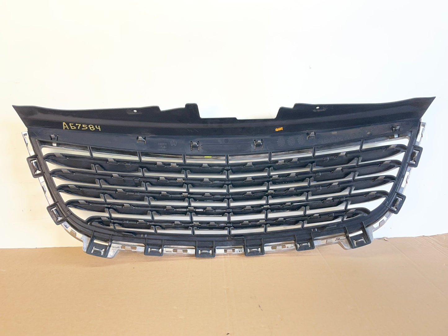 2011 to 2016 Chrysler Town & Country Front Upper Grill Grille AG7584 DG3