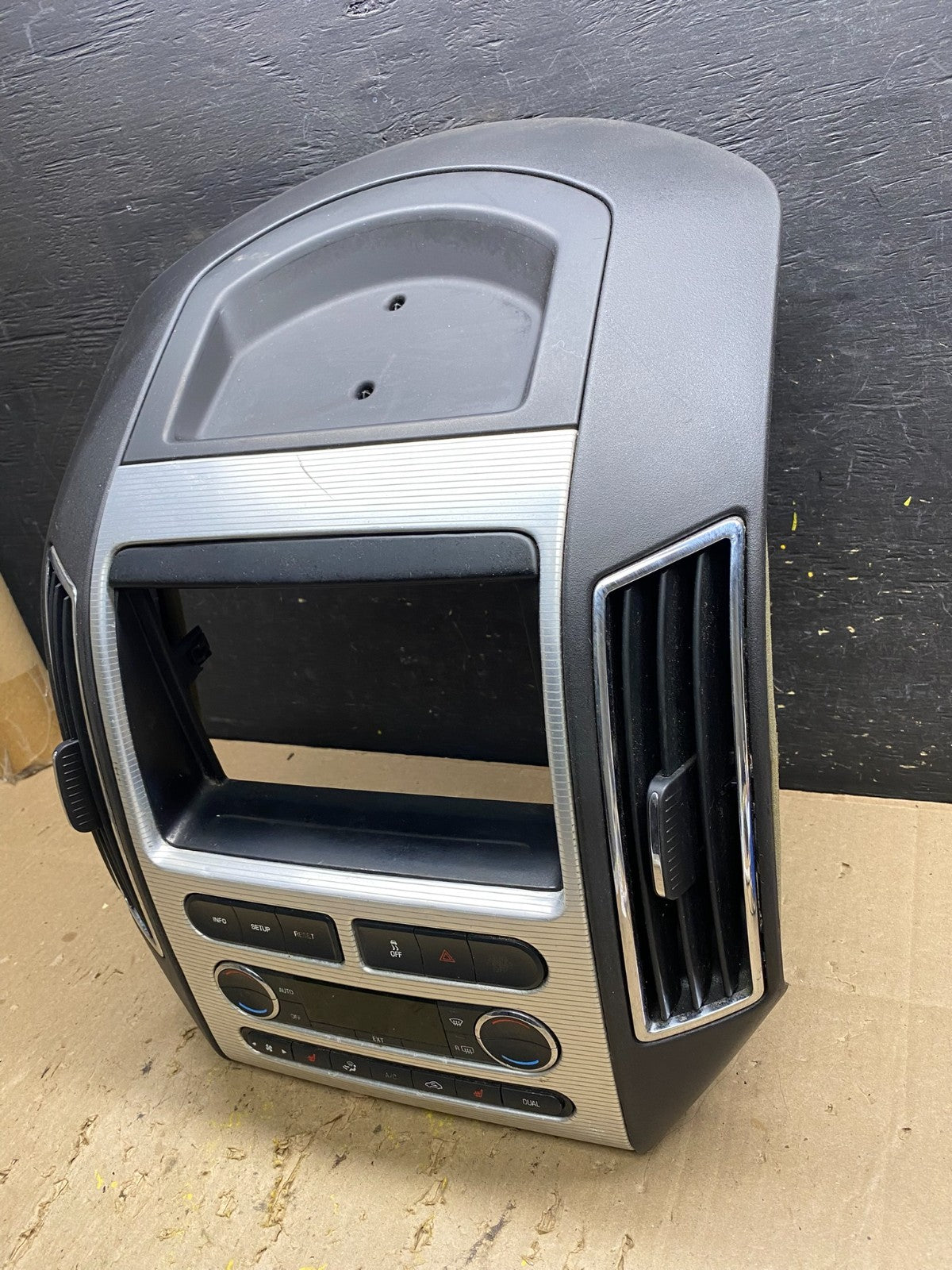 2007 - 2010 Ford Edge Heater Climate Control Radio Control Dash Bezel U5550 DG4