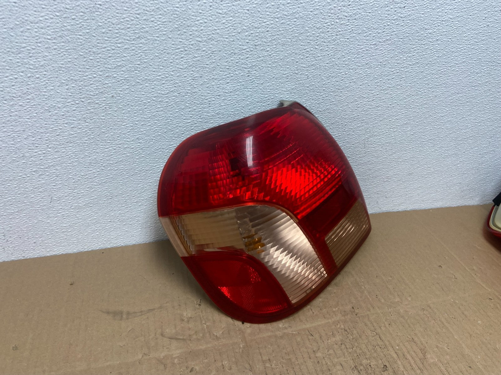 2000 to 2002 Toyota Echo Left Driver LH Side Tail Light AB8218 DG2