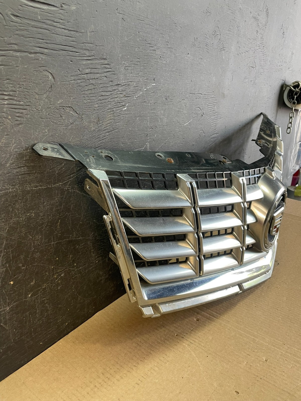 2013 to 2016 Cadillac SRX Front Upper Grille Grill AF3789 DG2