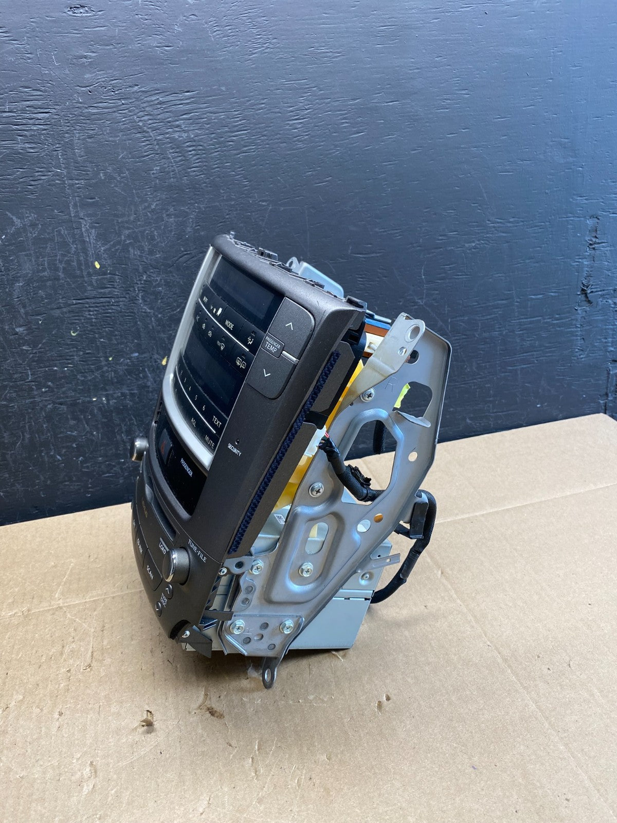 2009 to 2011 Lexus IS250 Screen Radio AM-FM CD Tuner Head Unit ac6294 DG2