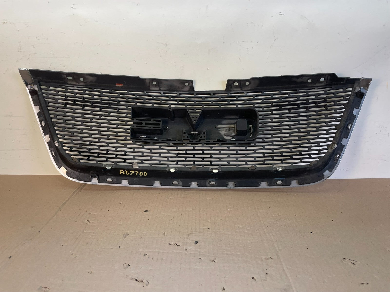 2007 to 2012 GMC Acadia Front Upper Grill Grille AG7700 DG3