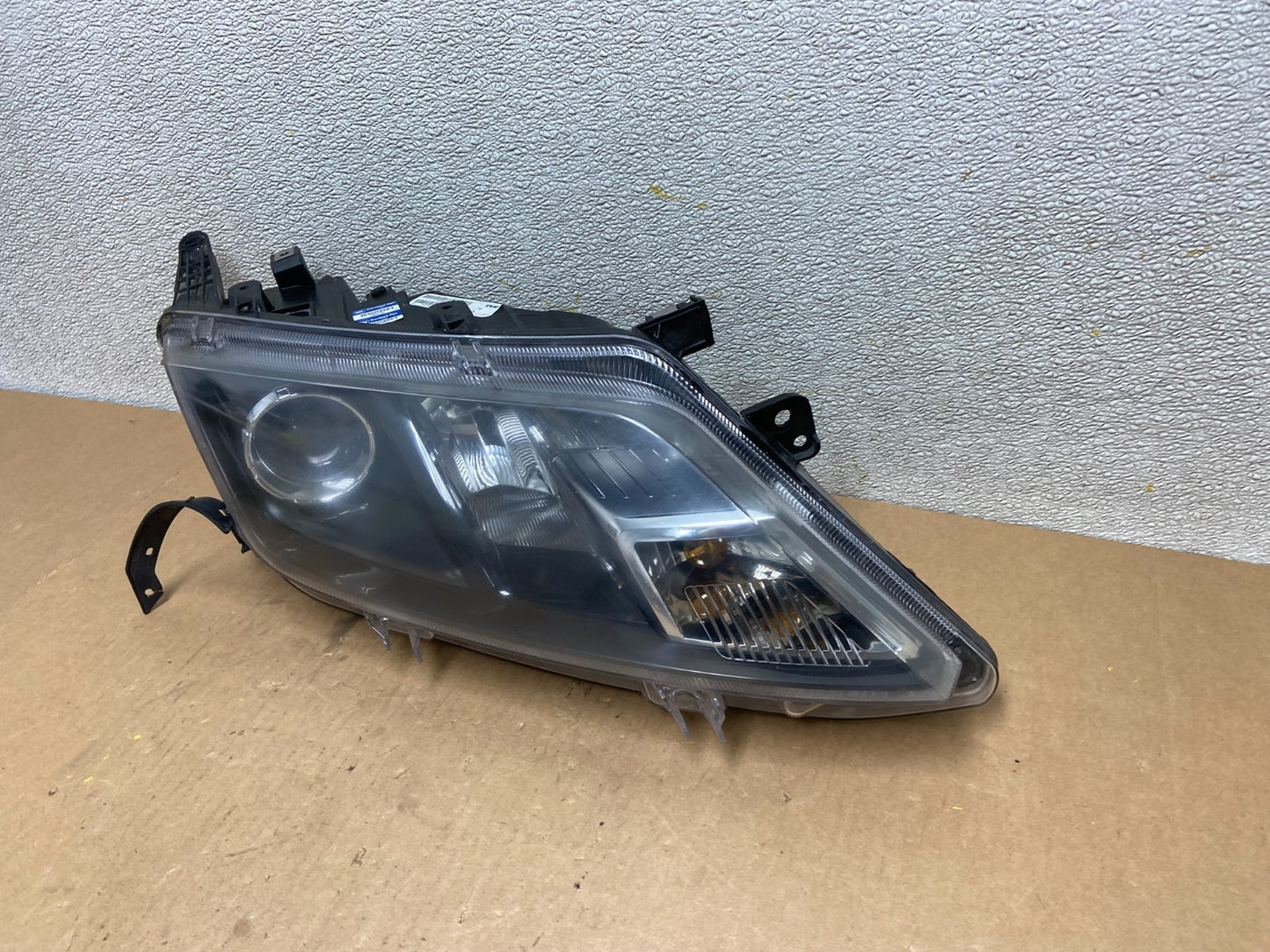 2010 2011 2012 Ford Fusion Right Passenger RH Headlight Halogen TYC Z6795 DW1