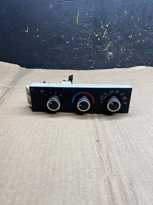 2008-2010 Chevrolet Express 1500 2500 3500 Climate Control Panel X2009 DG0