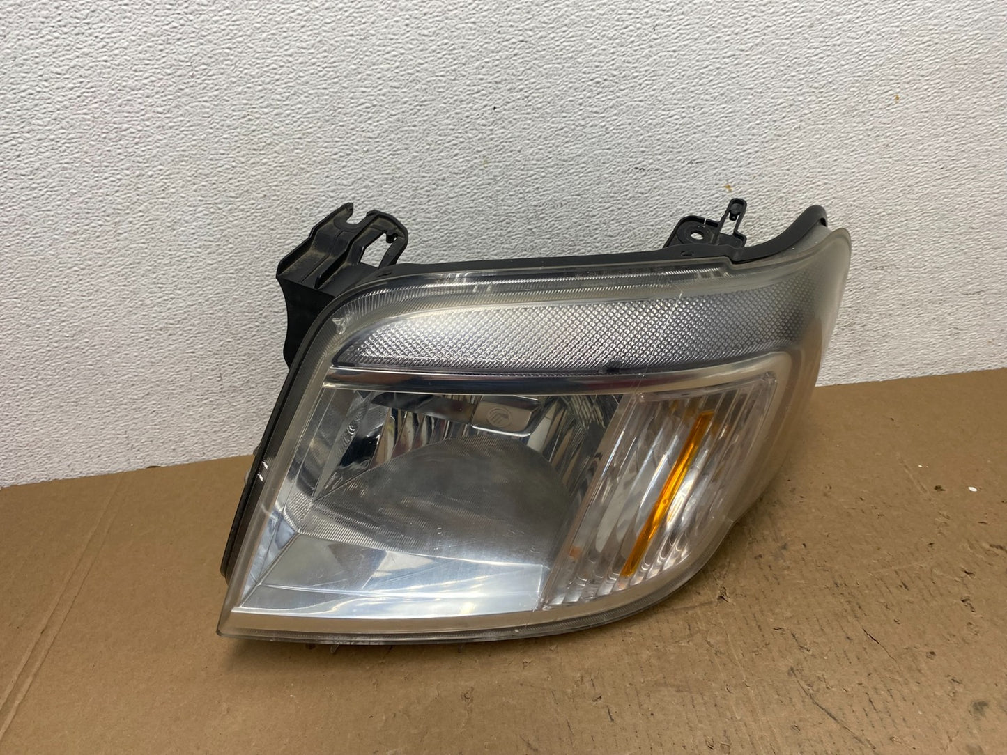 2008 to 2011 Mercury Mariner Left Driver LH Side Halogen Headlight AD8077 DW0
