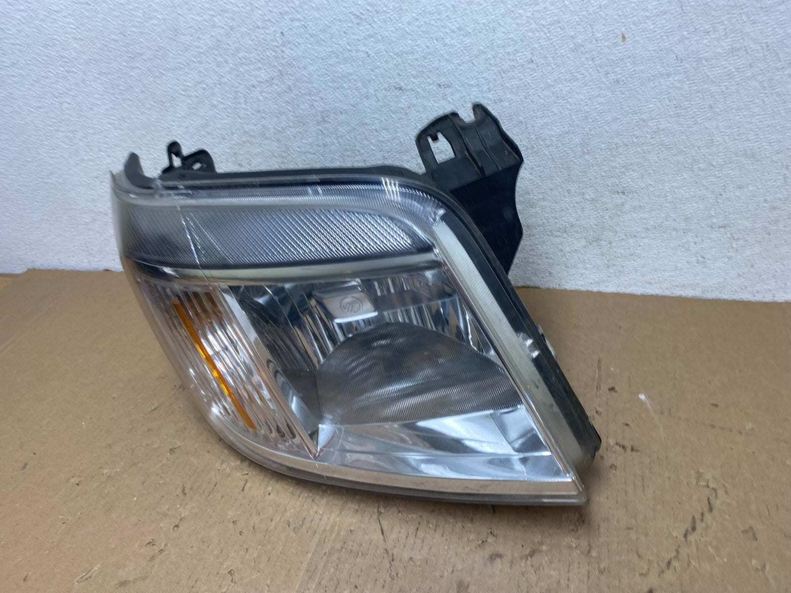 2008 to 2011 Mercury Mariner Right Passenger RH Side Halogen Headlight AD8086 DW1