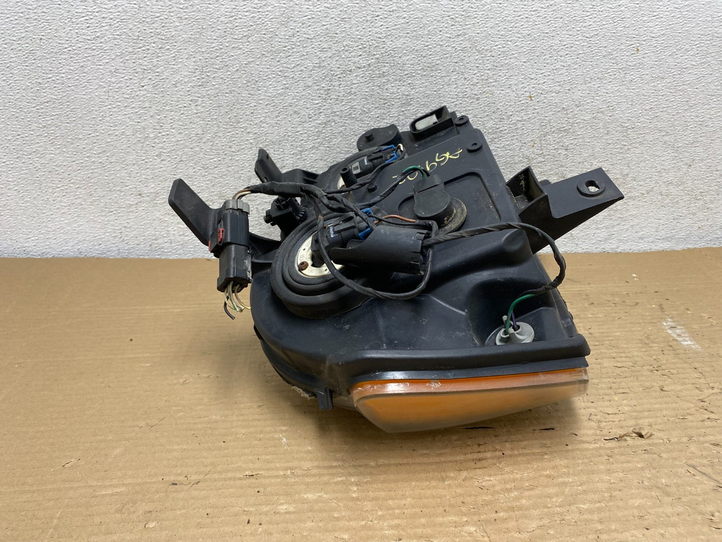 2005-2007 Jeep Grand Cherokee Left Driver LH Halogen Headlight AG9122 DW9