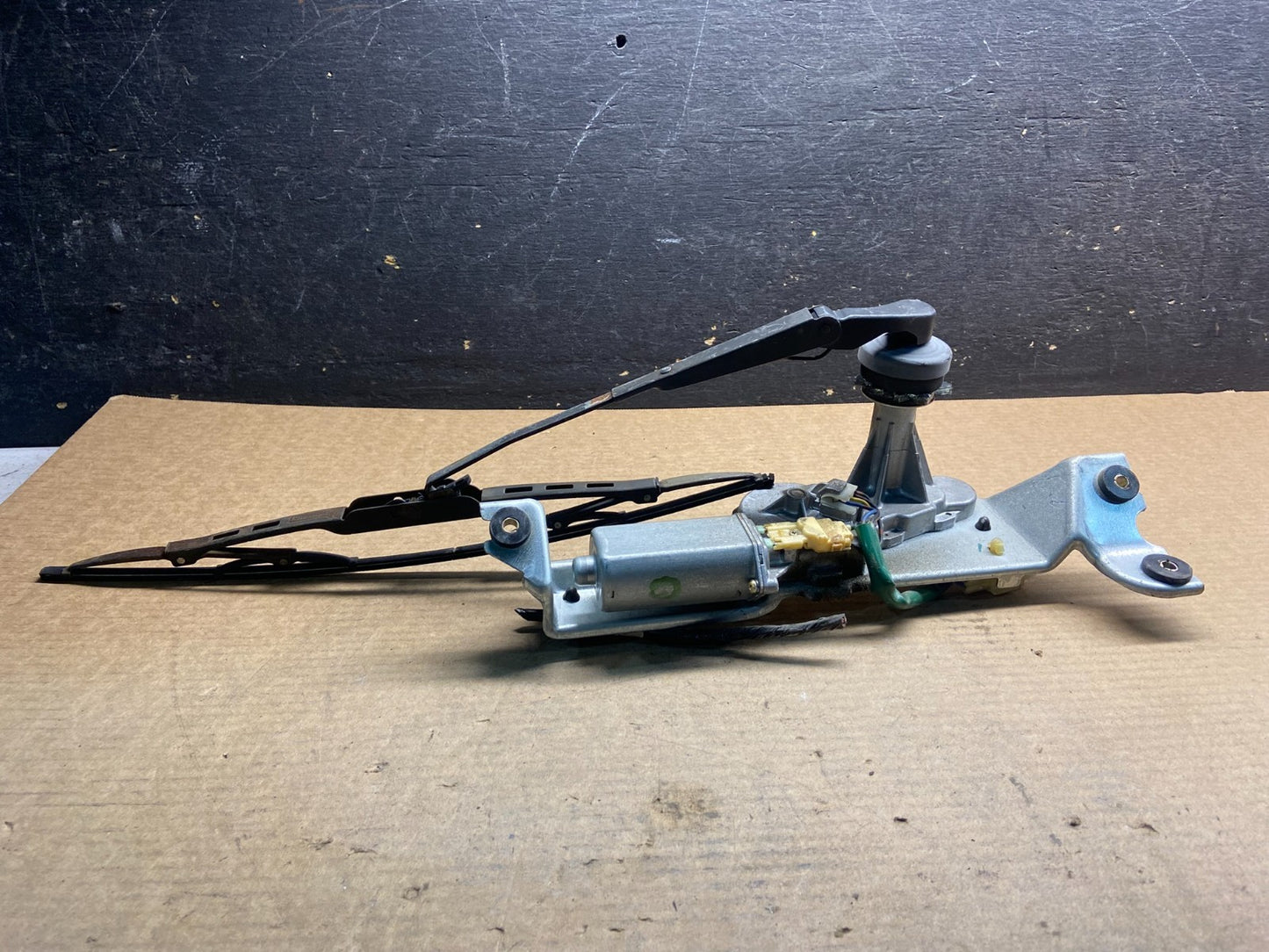 2000 to 2004 Subaru Legacy Wagon Rear  Windshield Wiper Motor AA06551