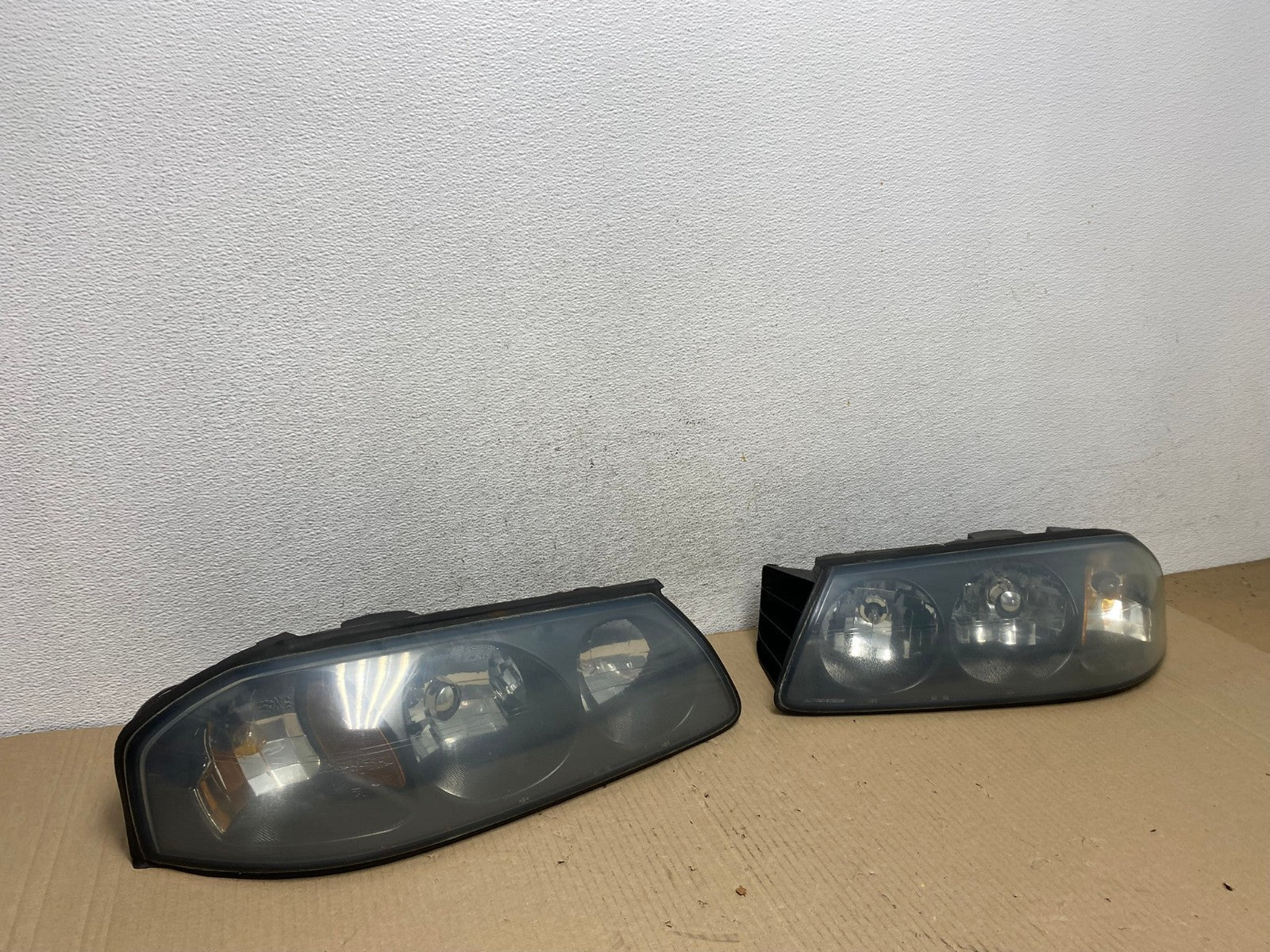 2000 to 2005 Chevrolet Impala Left+Right Set Headlights Halogen AE9501 LK2
