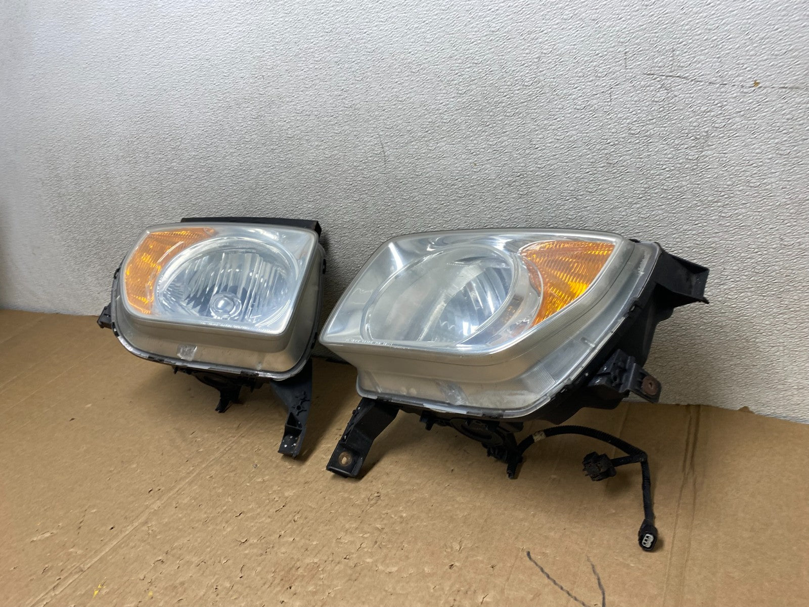 2003 to 2006 Honda Element Left+Right Side Headlights U9911 DW1