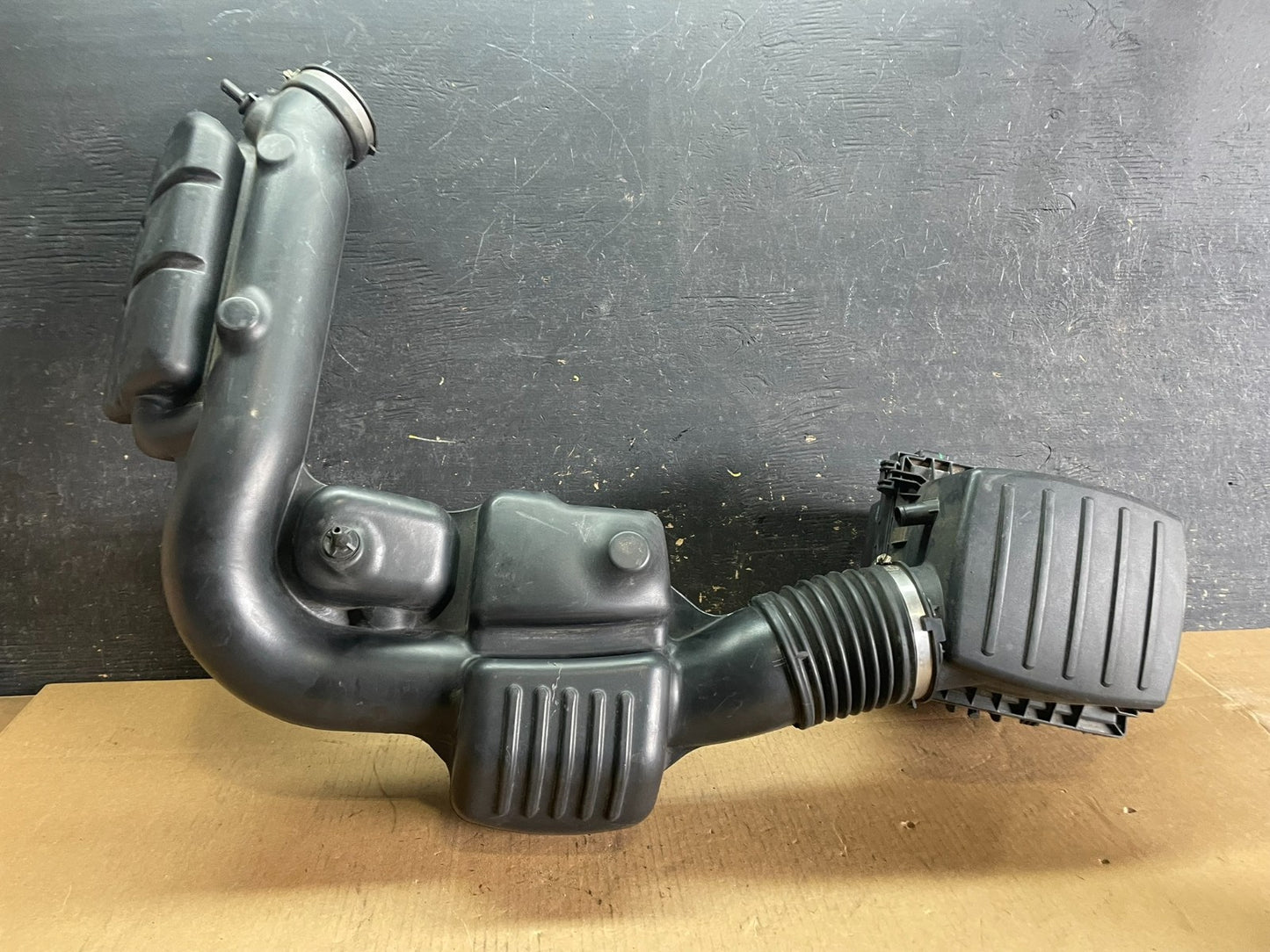 2011 - 2013 Dodge Durango 3.6L Resonator Air Intake Tube z8233 DG3