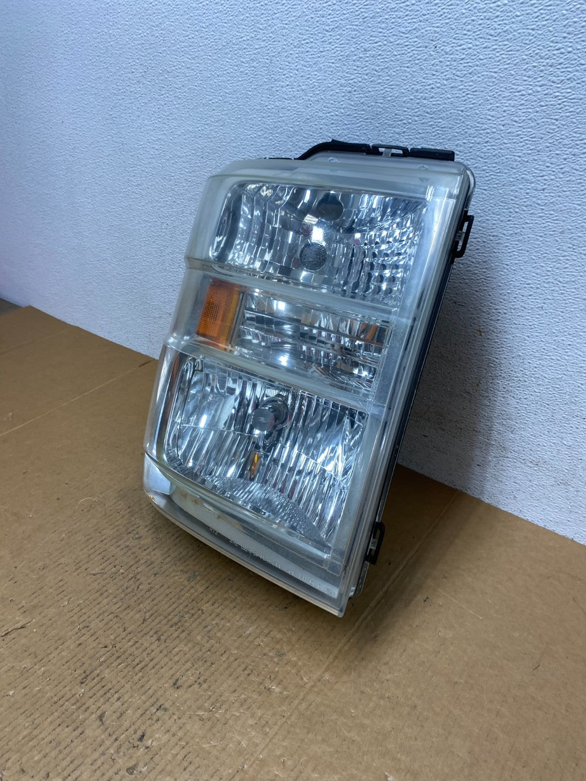 2008-2014 Ford Econoline E150 E250 E350 Right Passenger Headlight AE0559 DW1