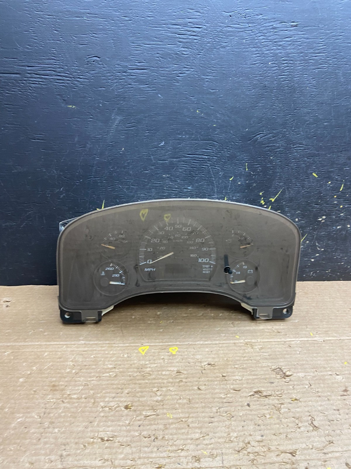 2004 to 2007 Chevrolet Express Speedometer Cluster Gauge OEM W3352 DG0