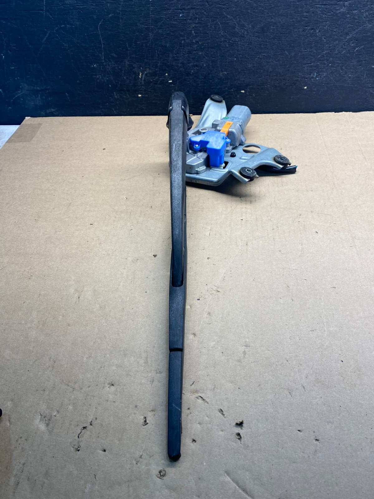 2010 to 2014 Subaru Outback Rear Windshield Wiper Motor AE73892