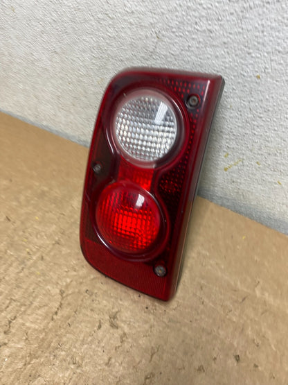 2004 to 2005 Land Rover Freelander Left Driver LH Tail Light OEM O6435 DG1