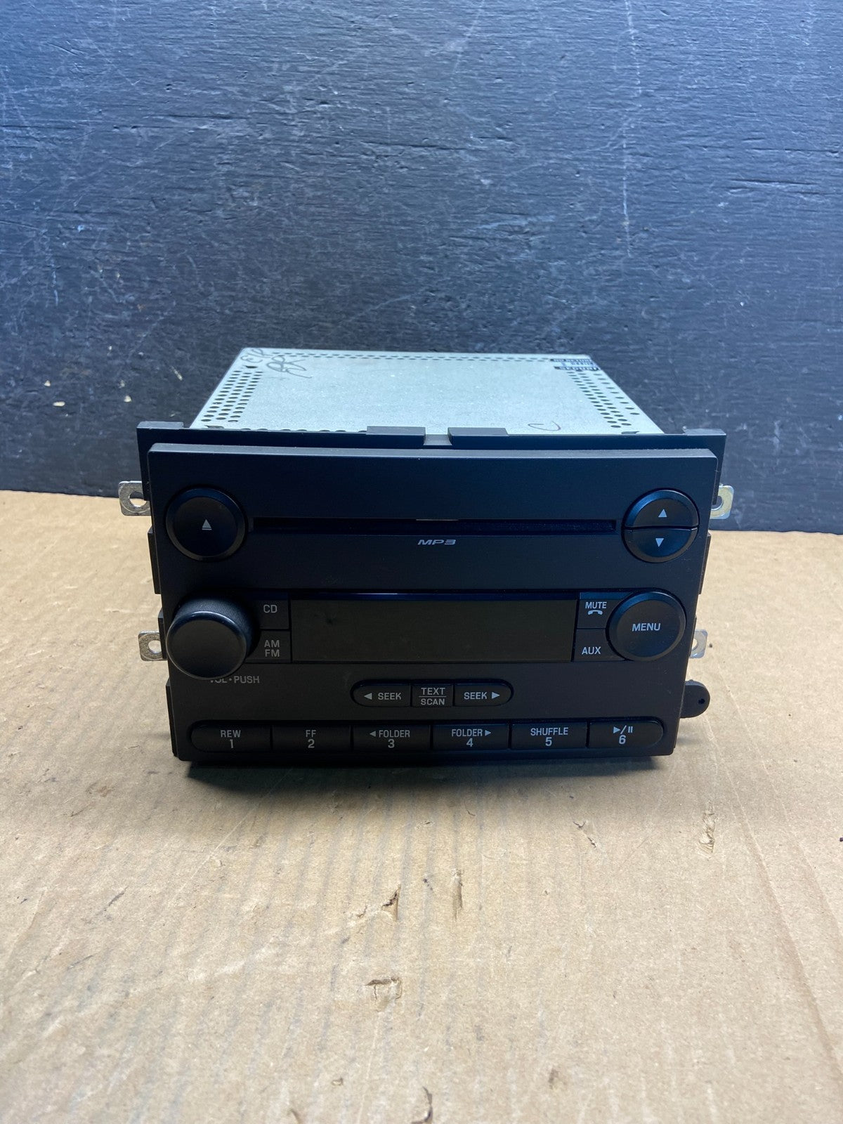 2004 to 2008 Ford F150 Mustang Radio Stereo Audio AM/FM AG1524 DW0