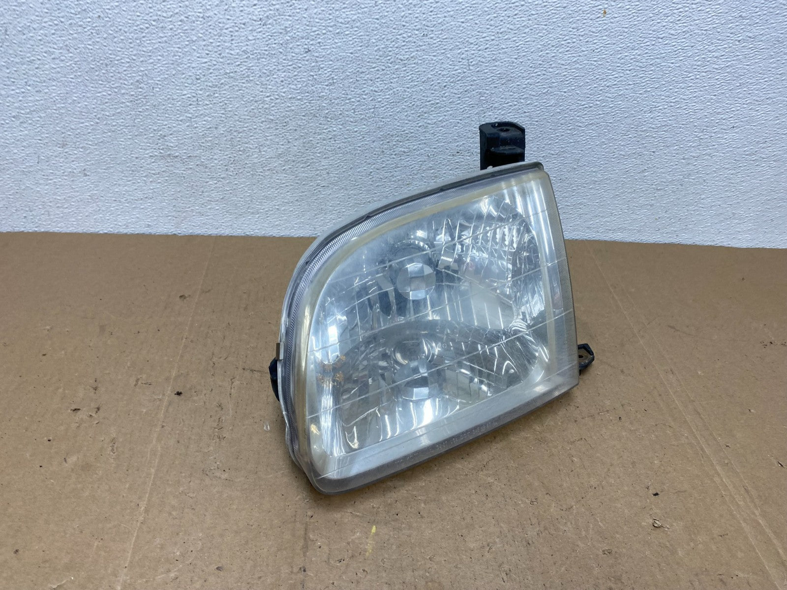 2000 - 2004 Toyota Tundra Left Driver LH Side Halogen Headlight AC5793 DW2