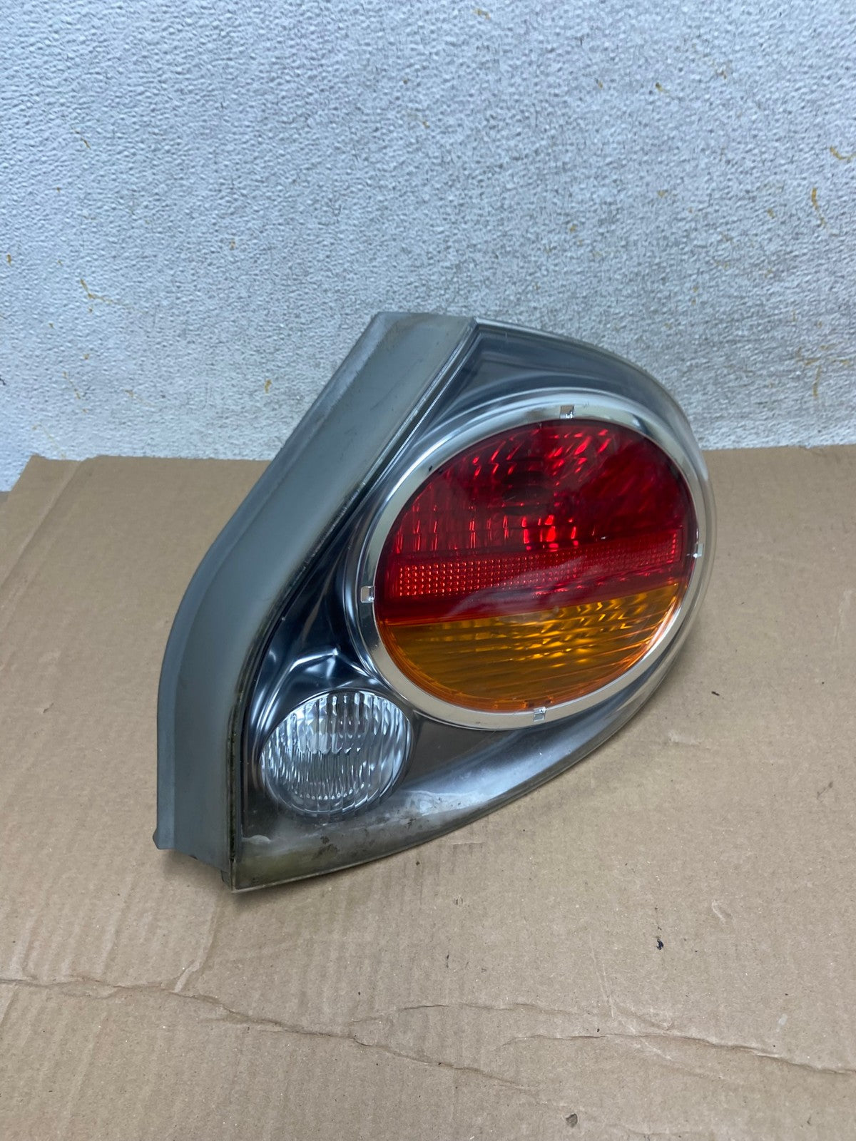 2002 2003 Nissan Maxima Right Passenger RH Side Tail Light AI1163 LK2