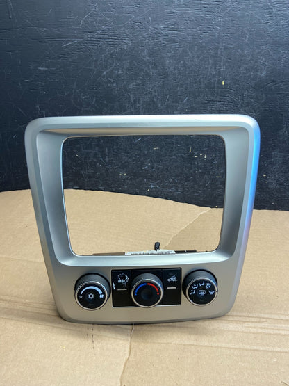 2013 - 2016 GMC Acadia A/C Heater Climate Control Radio Panel Bezel OE AF1769 DG0