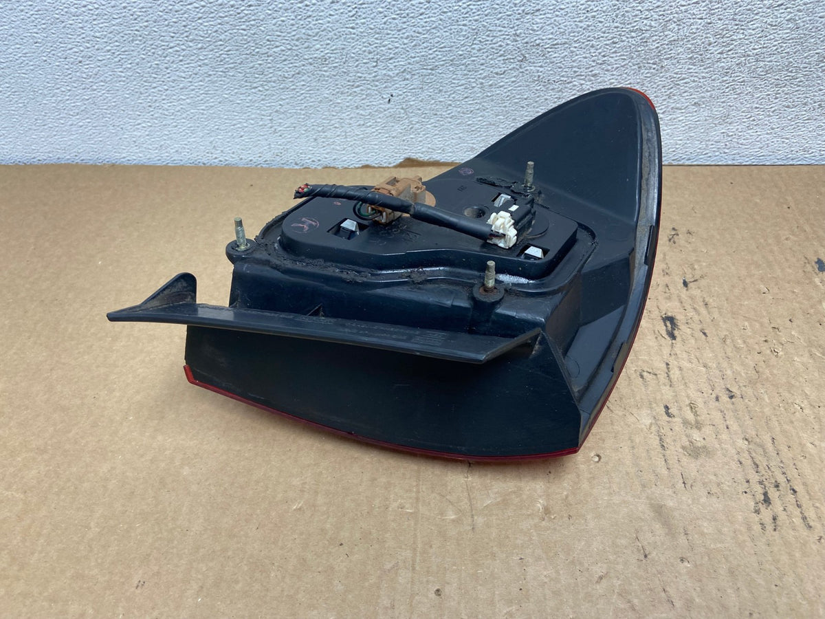 2002-2004 Infiniti i35 Right Passenger Rh Side Tail Light AG2270 LK4