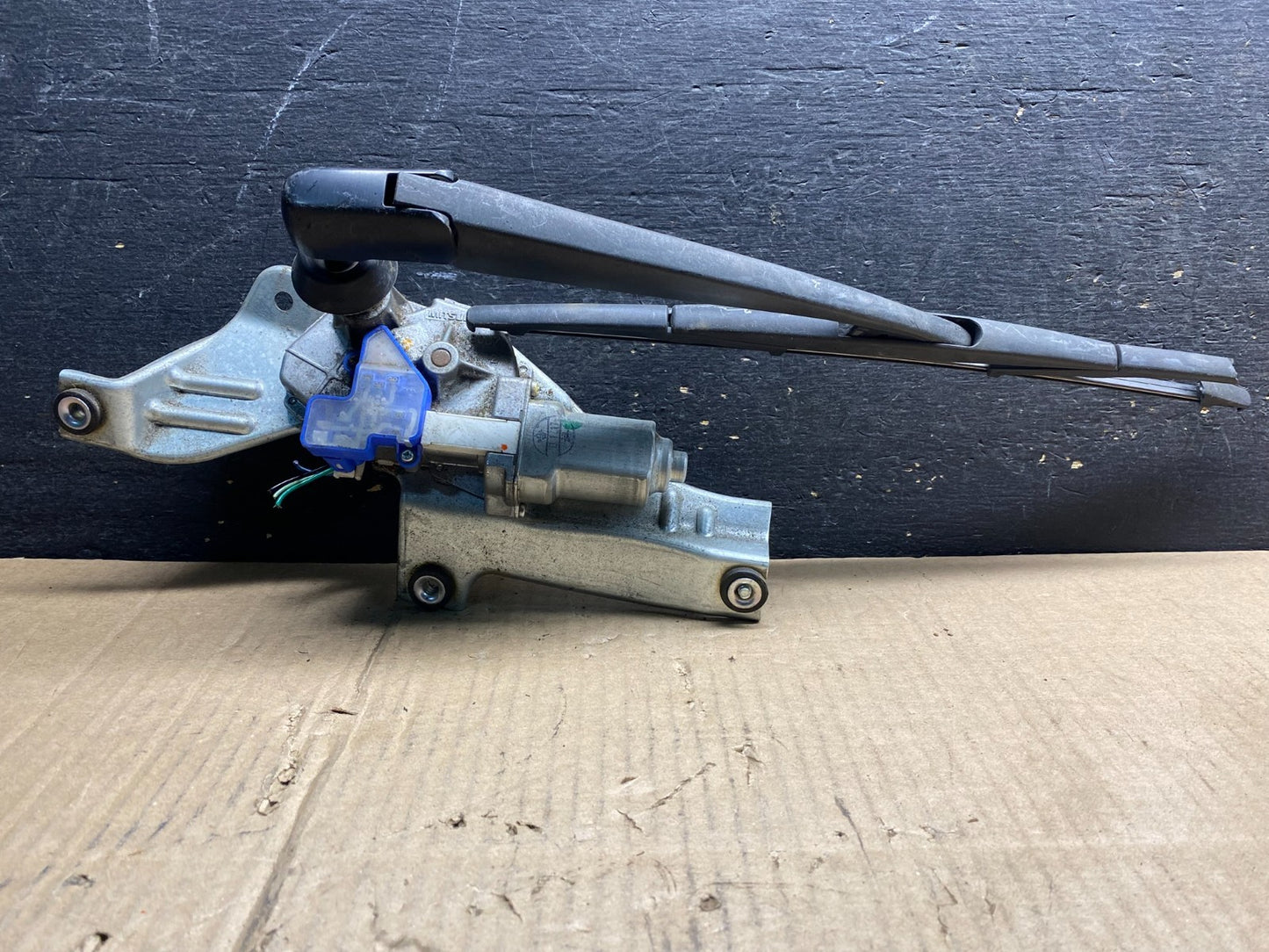 2009 to 2013 Subaru Forester Rear Windshield Washer Wiper Motor AB04070