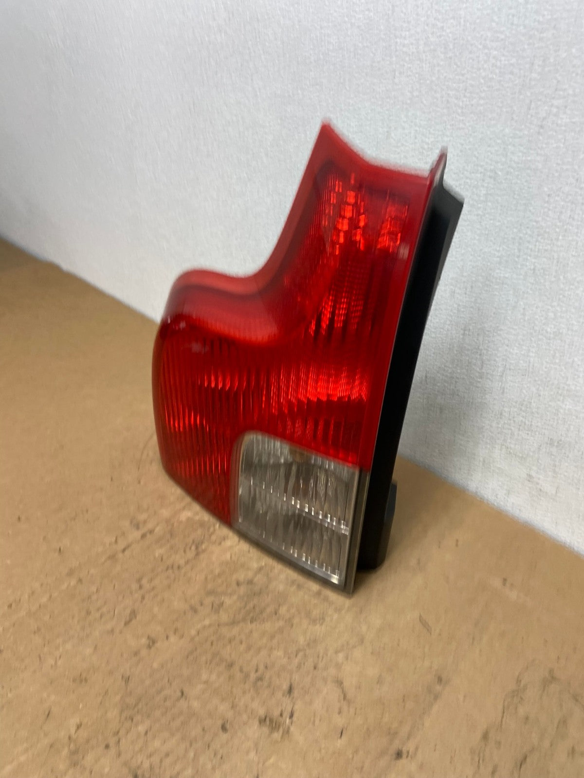 2007 to 2012 Volvo XC90 Left Driver Lh Side Lower Tail Light AD1438 LK1