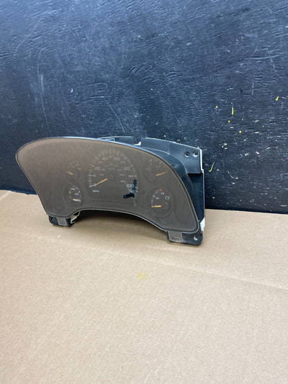 2004 to 2007 Chevrolet Express Speedometer Cluster Gauge T4316 DG1