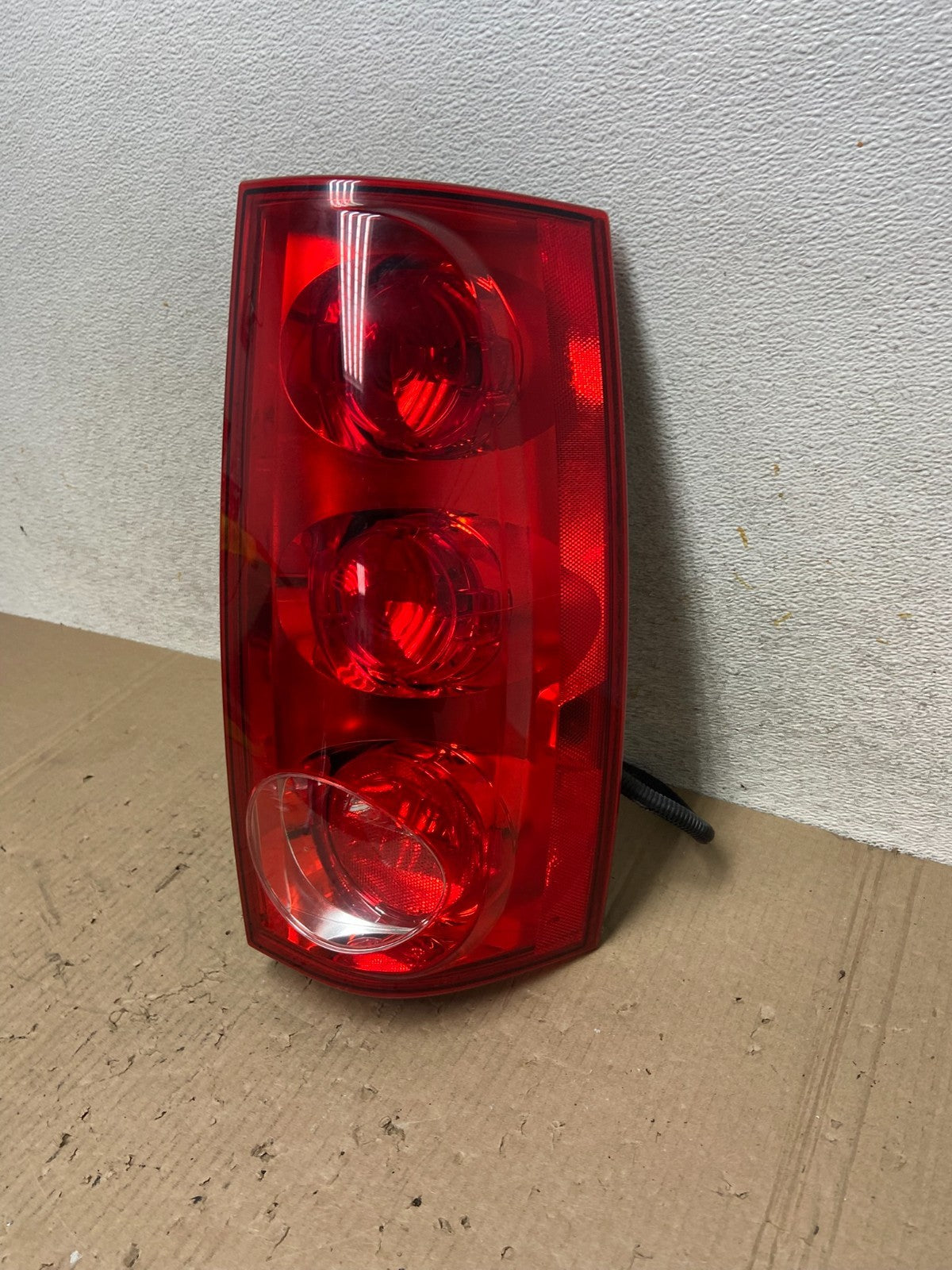 2007 to 2011 GMC Yukon Right Passenger RH Side Tail Light AJ1831 LK1